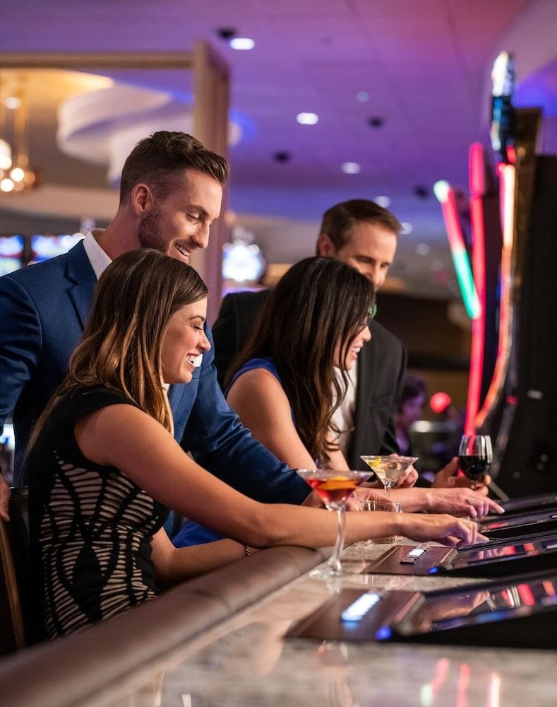 Le Merigot At Tropicana Эвансвилл Экстерьер фото